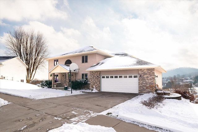 203 Eagles Bluff ROAD, La Crescent, MN 55947