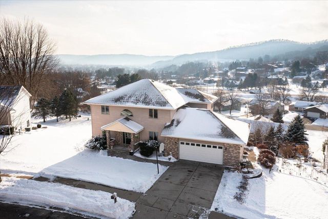 203 Eagles Bluff ROAD, La Crescent, MN 55947