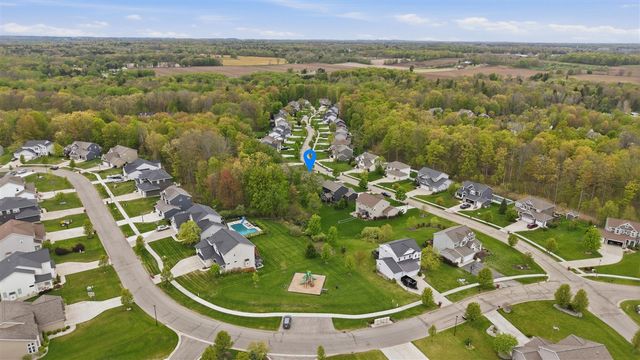 2798 W Morgan Trail, Rockford, MI 49341