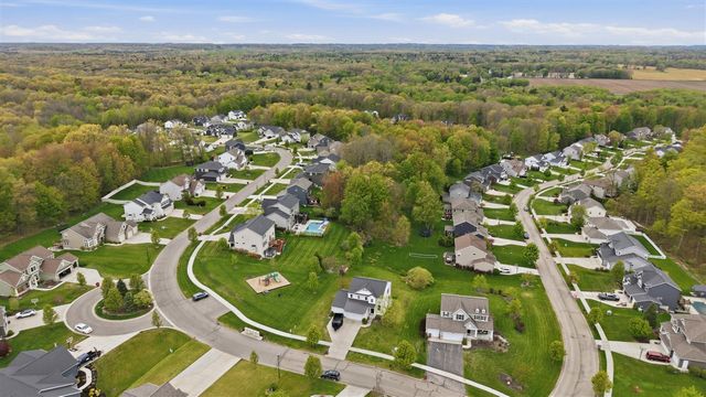 2798 W Morgan Trail, Rockford, MI 49341