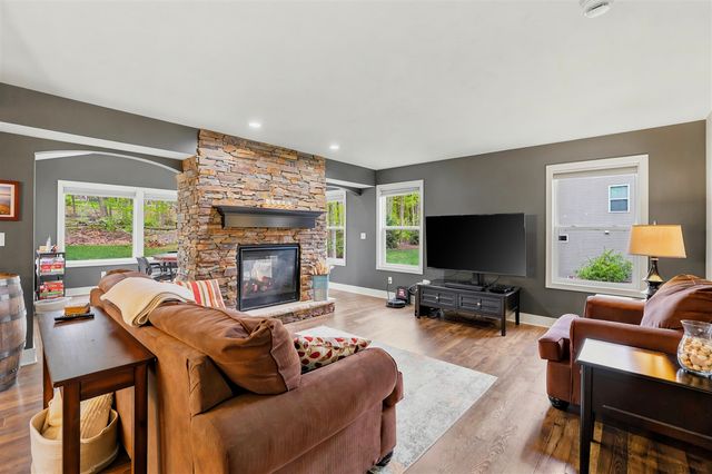 2798 W Morgan Trail, Rockford, MI 49341