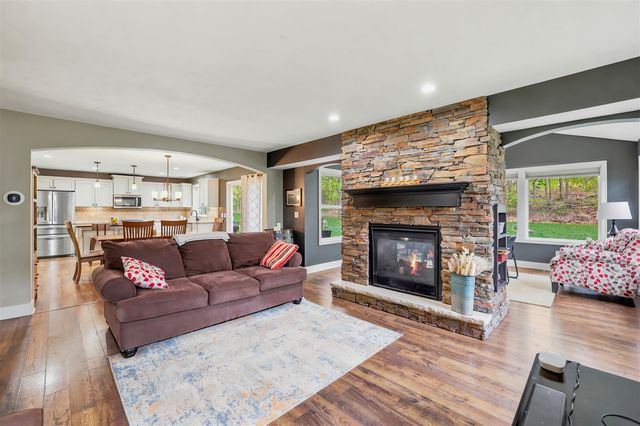 2798 W Morgan Trail, Rockford, MI 49341