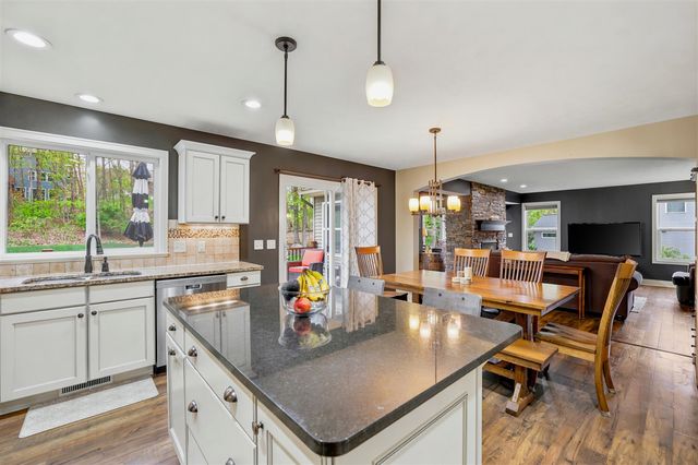 2798 W Morgan Trail, Rockford, MI 49341