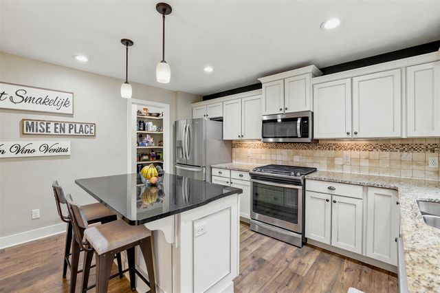 2798 W Morgan Trail, Rockford, MI 49341