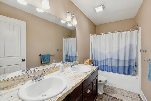 2798 W Morgan Trail, Rockford, MI 49341