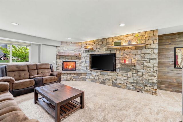 2798 W Morgan Trail, Rockford, MI 49341