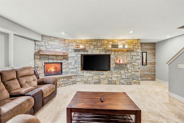 2798 W Morgan Trail, Rockford, MI 49341