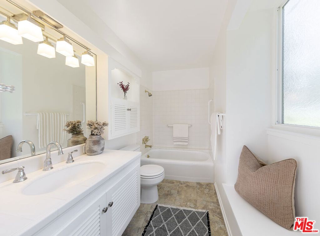 Image 15 of property listing at 1256 Camino Palomera, Santa Barbara, CA 93111