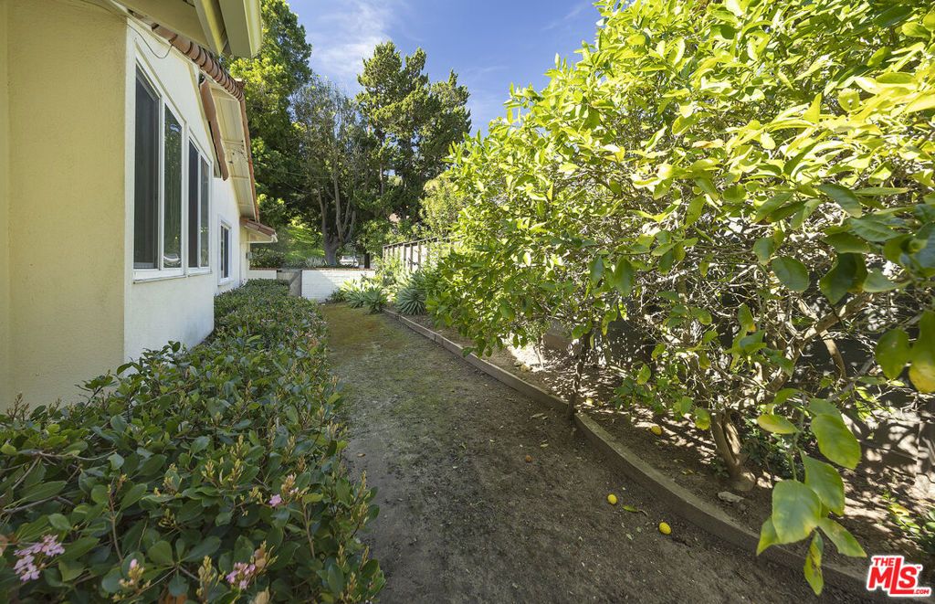 Image 25 of property listing at 1256 Camino Palomera, Santa Barbara, CA 93111