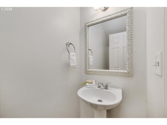 1266 Sw 176TH Ter, Beaverton, OR 97003