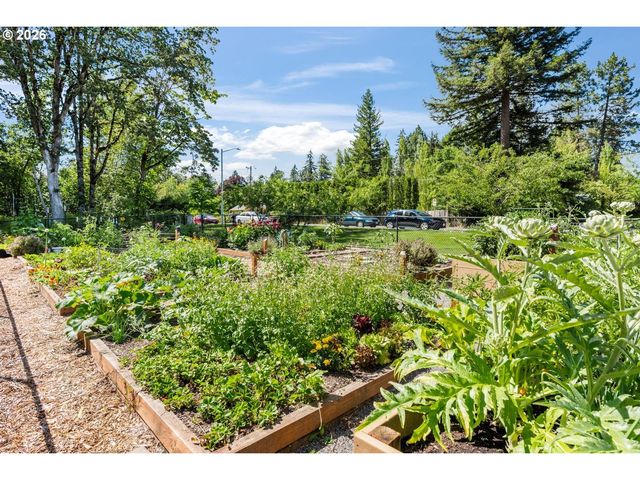 1266 Sw 176TH Ter, Beaverton, OR 97003