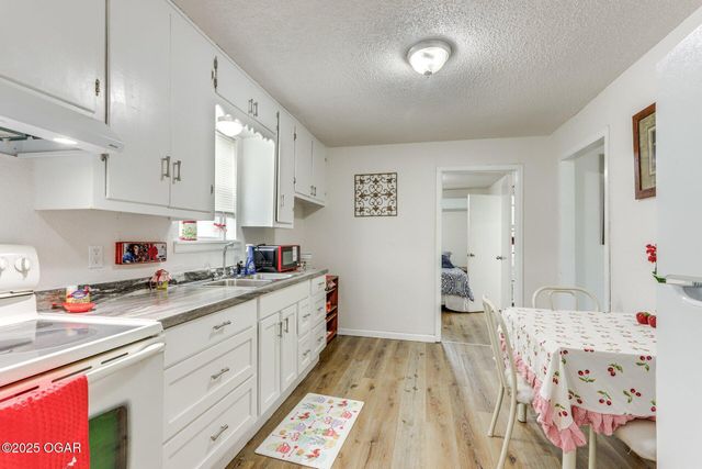 729 S High Avenue A&B, Joplin, MO 64801