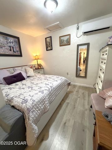 729 S High Avenue A&B, Joplin, MO 64801