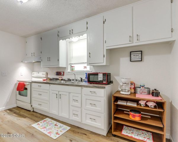 729 S High Avenue A&B, Joplin, MO 64801