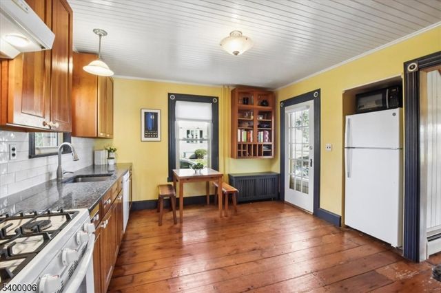 9 West Street, Clinton Twp., NJ 08801