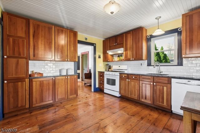 9 West Street, Clinton Twp., NJ 08801