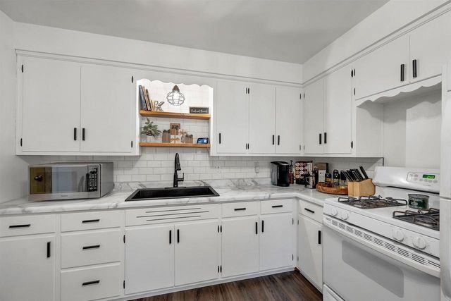 915 COLONIAL AVENUE, Green Bay, WI 54304