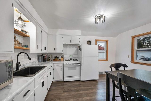 915 COLONIAL AVENUE, Green Bay, WI 54304