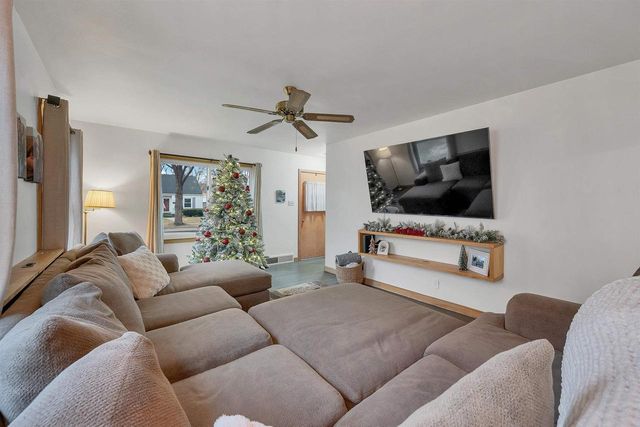 915 COLONIAL AVENUE, Green Bay, WI 54304