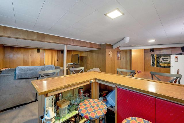 915 COLONIAL AVENUE, Green Bay, WI 54304