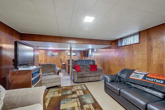 915 COLONIAL AVENUE, Green Bay, WI 54304