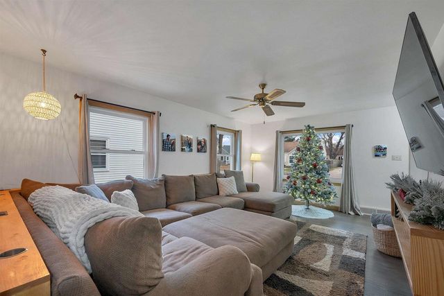 915 COLONIAL AVENUE, Green Bay, WI 54304