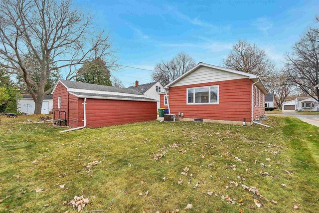 915 COLONIAL AVENUE, Green Bay, WI 54304