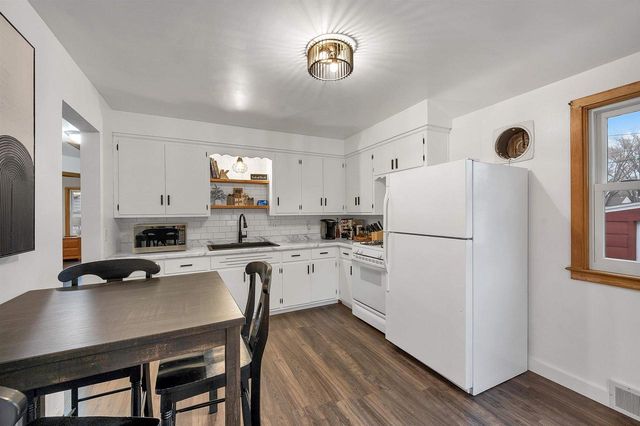 915 COLONIAL AVENUE, Green Bay, WI 54304