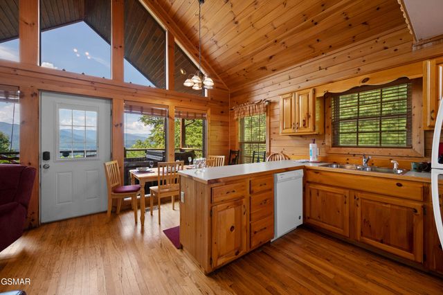1876 Natures Lane, Sevierville, TN 37862