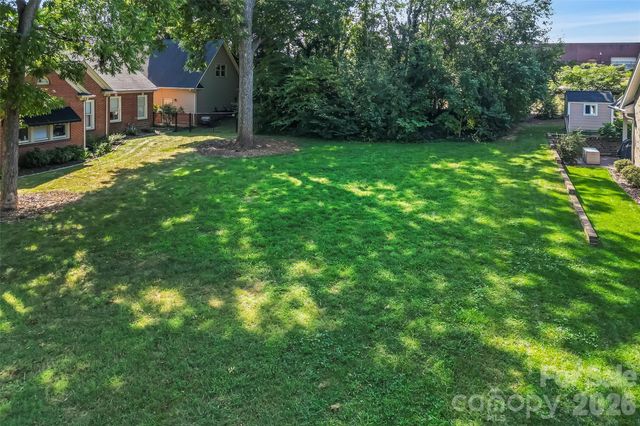 521 1st Avenue NW, Hickory, NC 28601