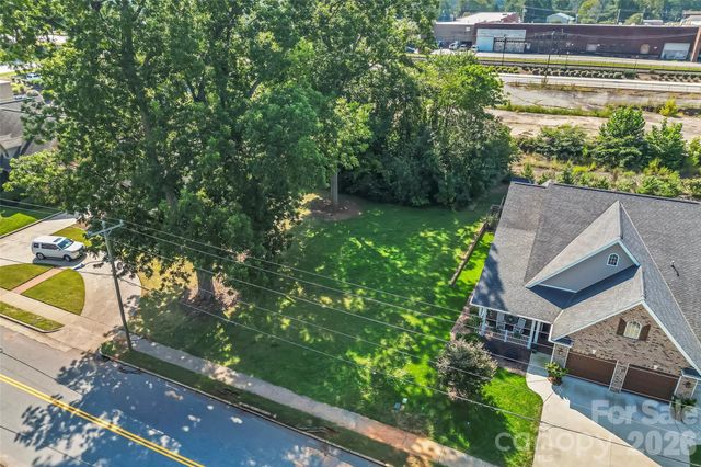 521 1st Avenue NW, Hickory, NC 28601