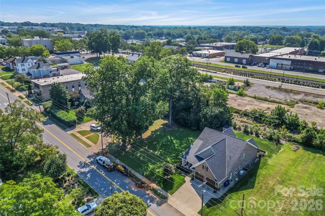 521 1st Avenue NW, Hickory, NC 28601