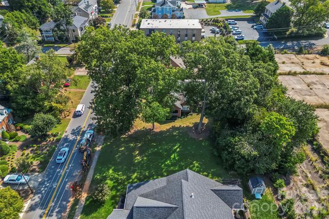 521 1st Avenue NW, Hickory, NC 28601