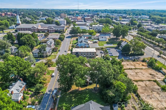 521 1st Avenue NW, Hickory, NC 28601