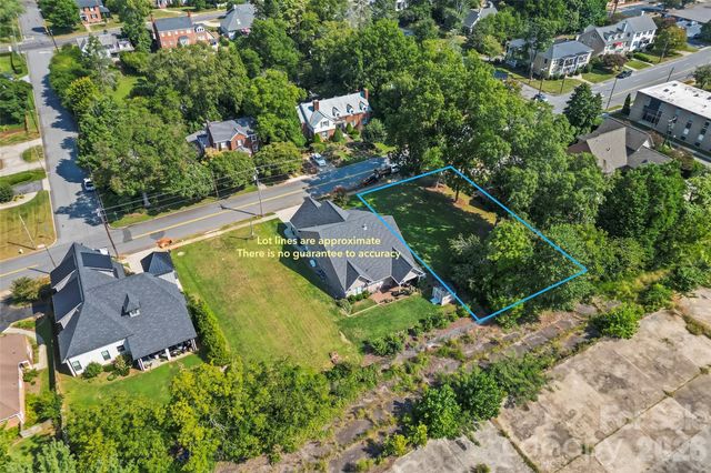 521 1st Avenue NW, Hickory, NC 28601