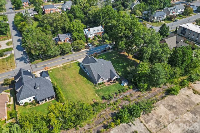 521 1st Avenue NW, Hickory, NC 28601