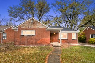 24221 Cloverlawn Street, Oak Park, MI 48237