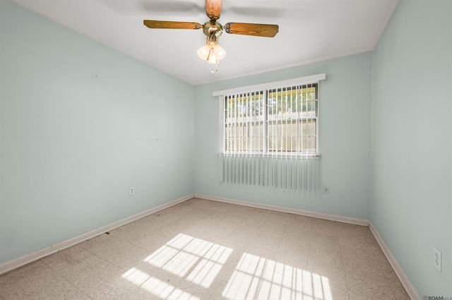 12445 Middlewood Dr, Baker, LA 70714