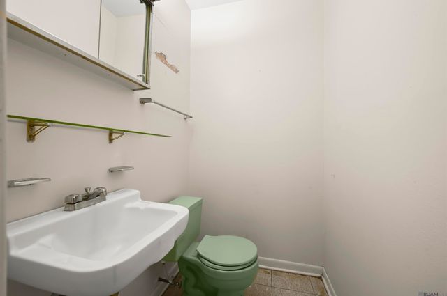 12445 Middlewood Dr, Baker, LA 70714