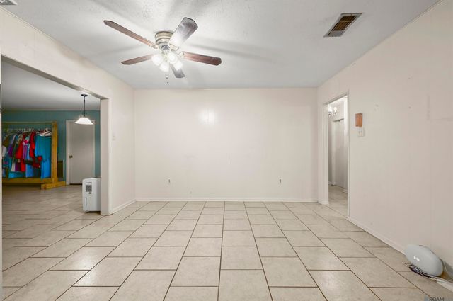 12445 Middlewood Dr, Baker, LA 70714