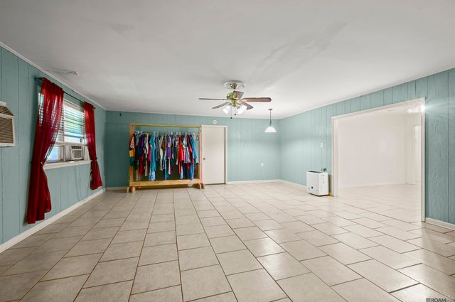 12445 Middlewood Dr, Baker, LA 70714