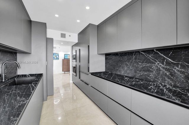 20281 E Country Club Drive 2209, Aventura, FL 33180