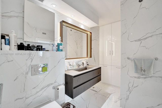 20281 E Country Club Drive 2209, Aventura, FL 33180