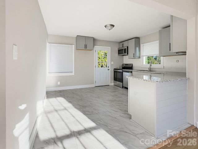 1420 Rollingwood Drive, Charlotte, NC 28217