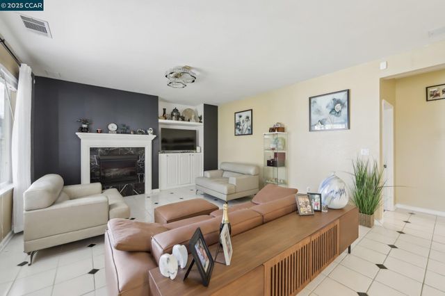 5004 Star Mine Way, Antioch, CA 94531