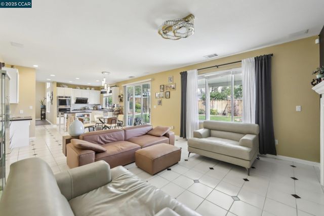 5004 Star Mine Way, Antioch, CA 94531