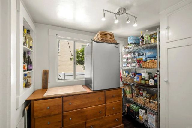 617 8th, Coronado, CA 92118
