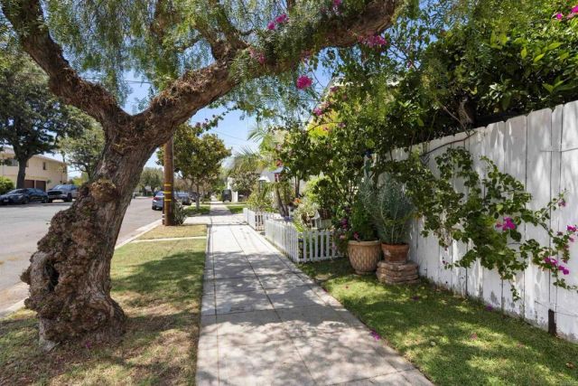 617 8th, Coronado, CA 92118