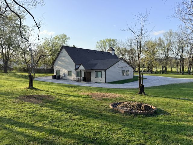 317 W Railroad St, Petersburg, TN 37144