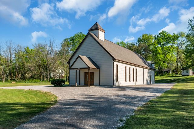 317 W Railroad St, Petersburg, TN 37144